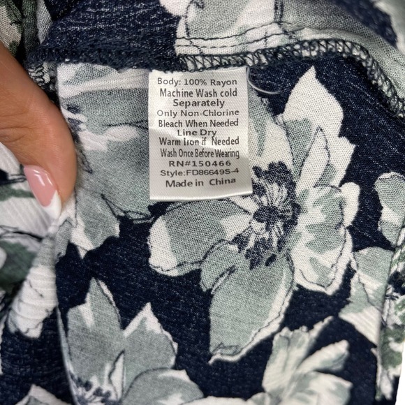 Fun2Fun Womens Medium Floral Top Lightweight Summer Pullover Airy Blouse - Picture 6 of 7